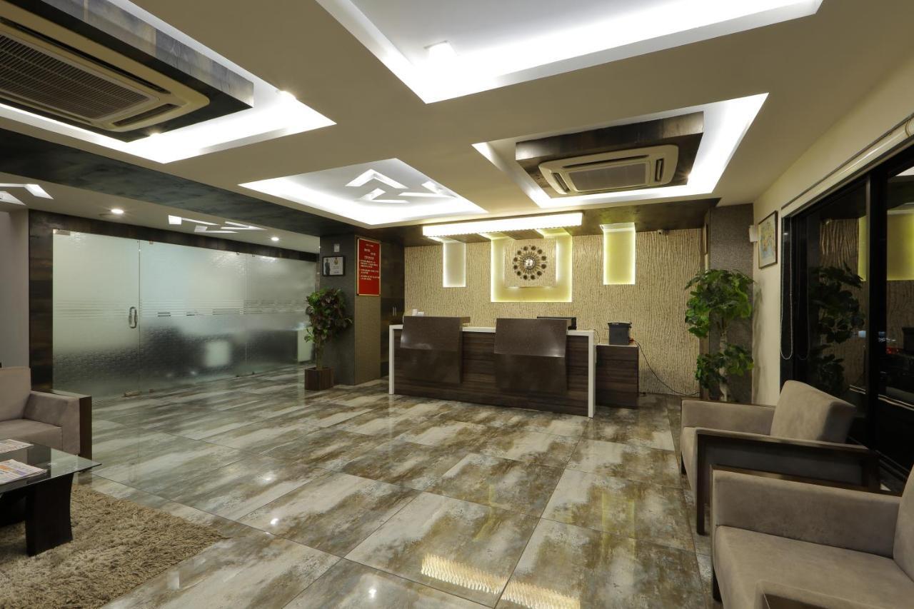 Hotel Unity Ахмедабад Екстериор снимка
