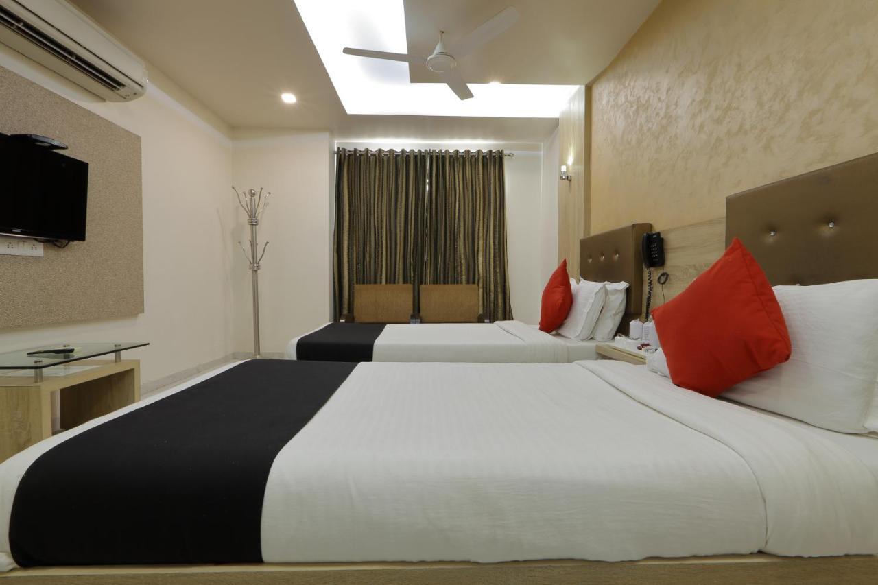 Hotel Unity Ахмедабад Екстериор снимка