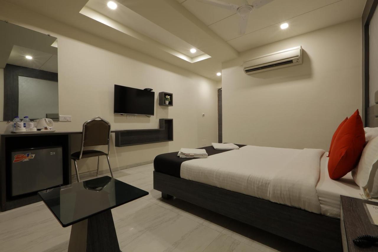 Hotel Unity Ахмедабад Екстериор снимка