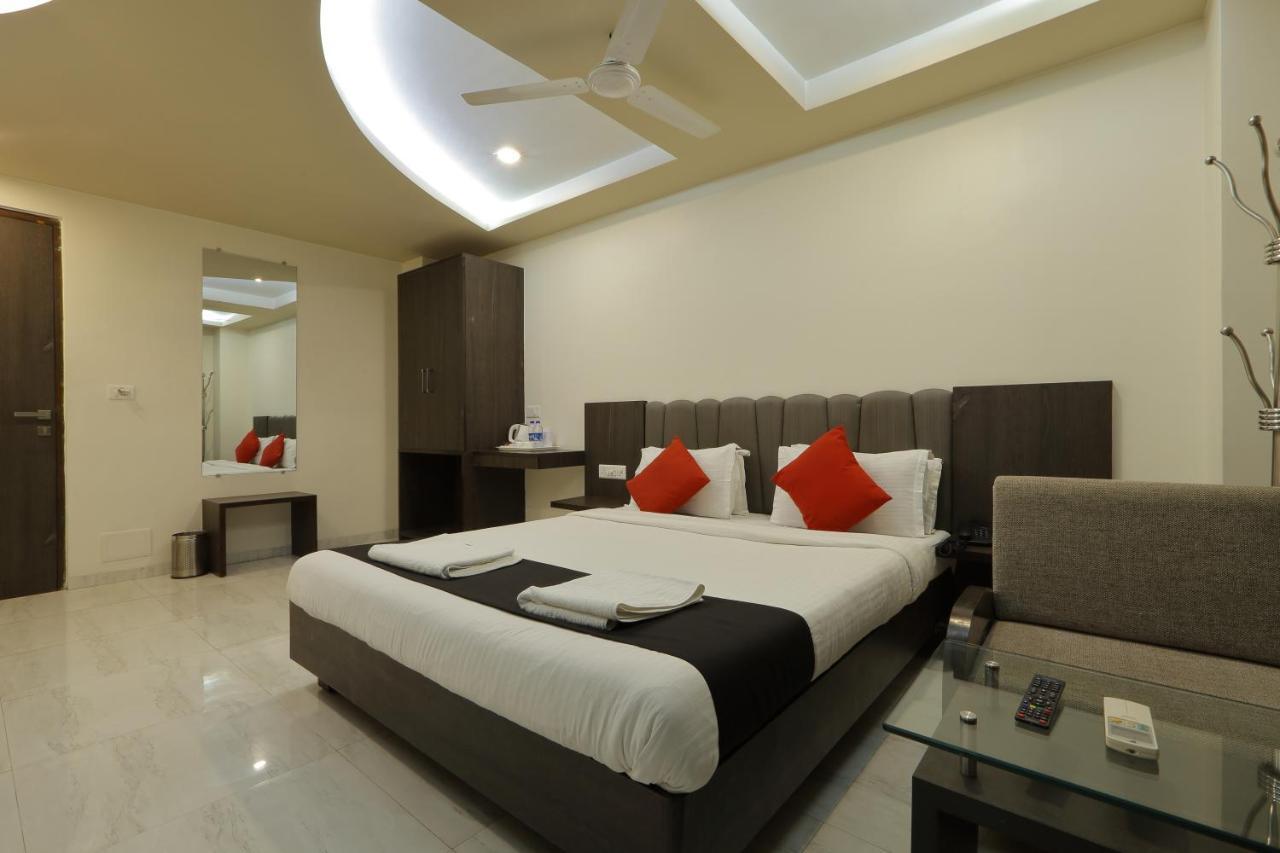 Hotel Unity Ахмедабад Екстериор снимка