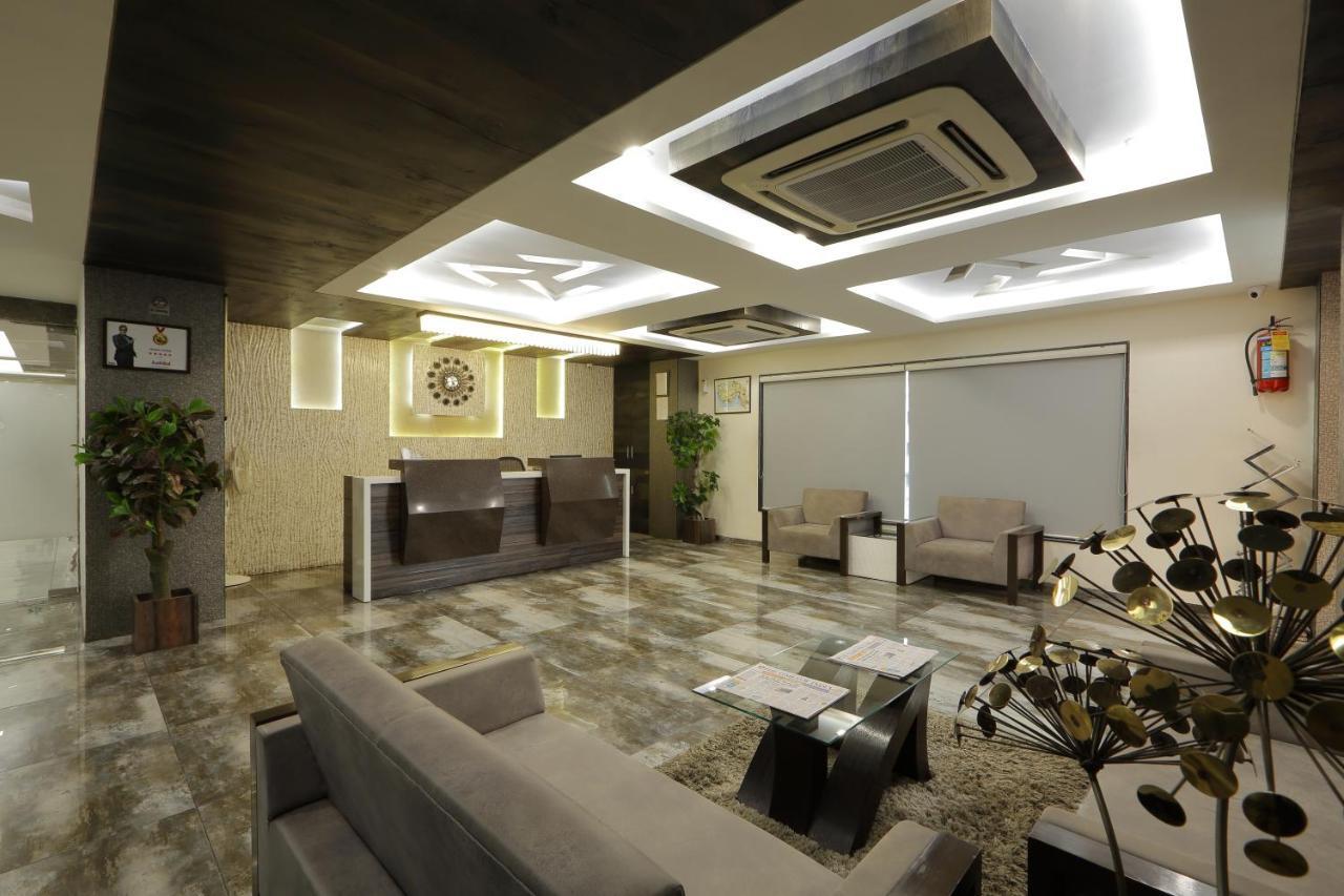 Hotel Unity Ахмедабад Екстериор снимка