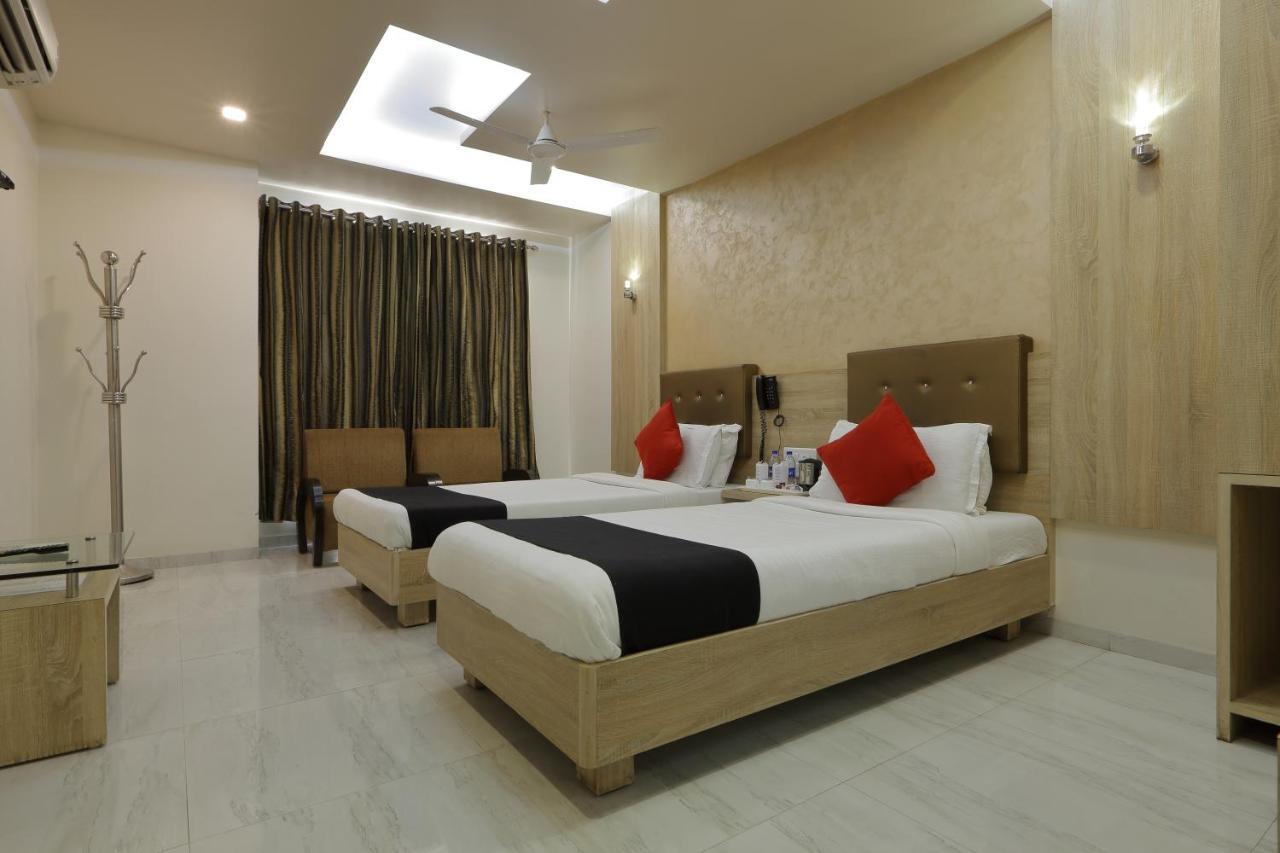 Hotel Unity Ахмедабад Екстериор снимка