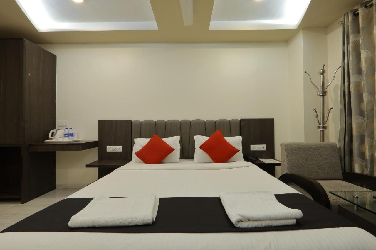 Hotel Unity Ахмедабад Екстериор снимка