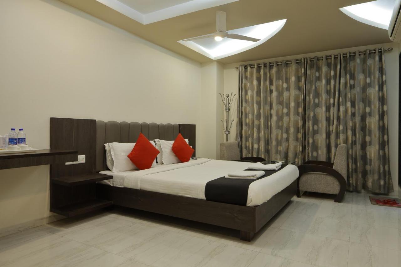 Hotel Unity Ахмедабад Екстериор снимка