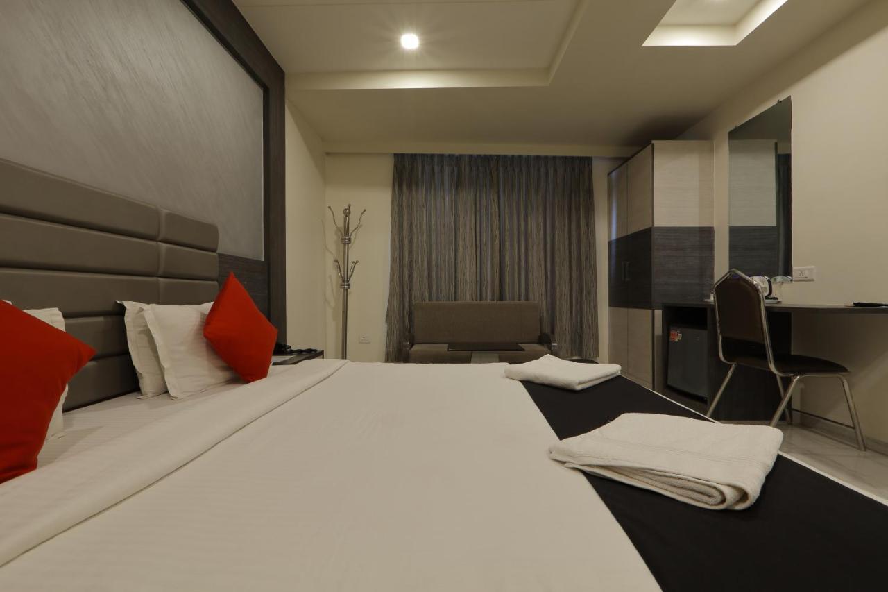 Hotel Unity Ахмедабад Екстериор снимка