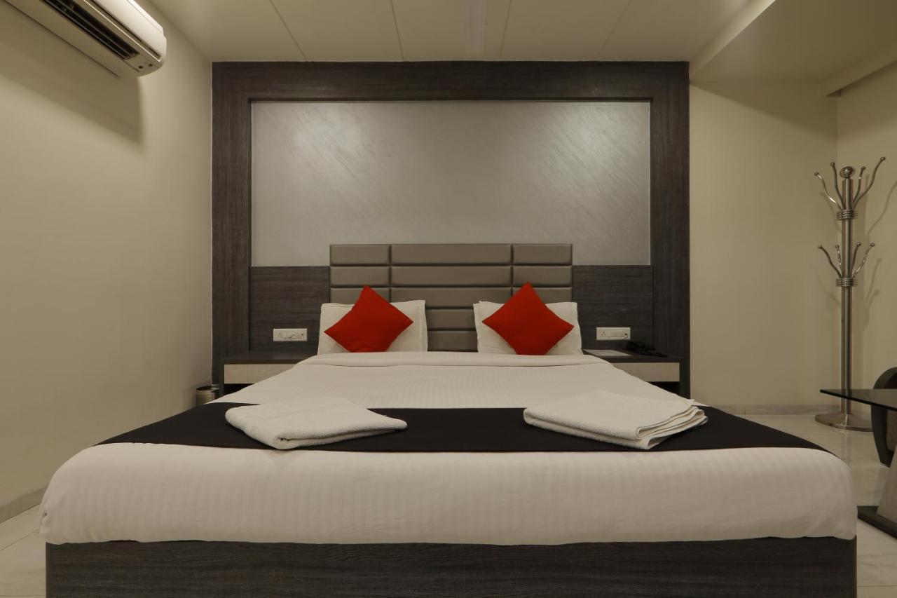 Hotel Unity Ахмедабад Екстериор снимка