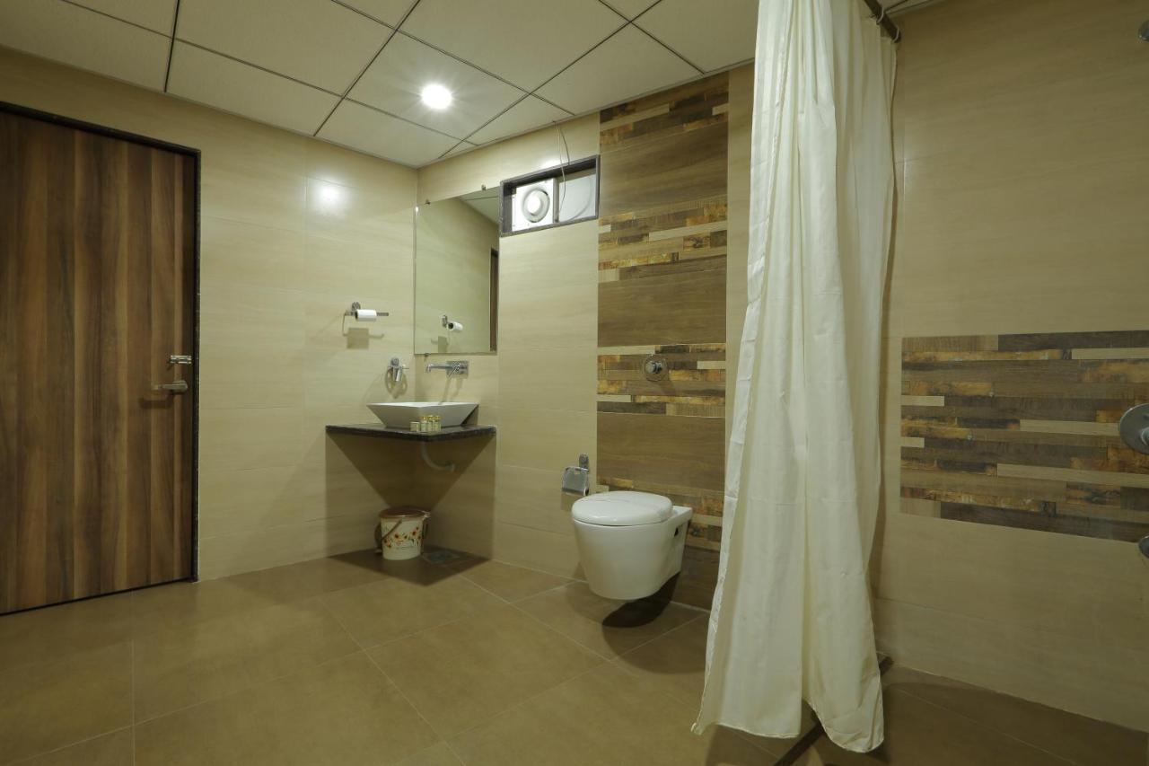 Hotel Unity Ахмедабад Екстериор снимка