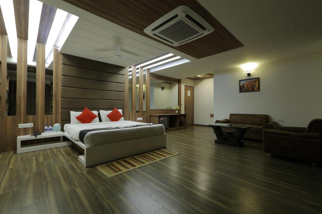 Hotel Unity Ахмедабад Екстериор снимка