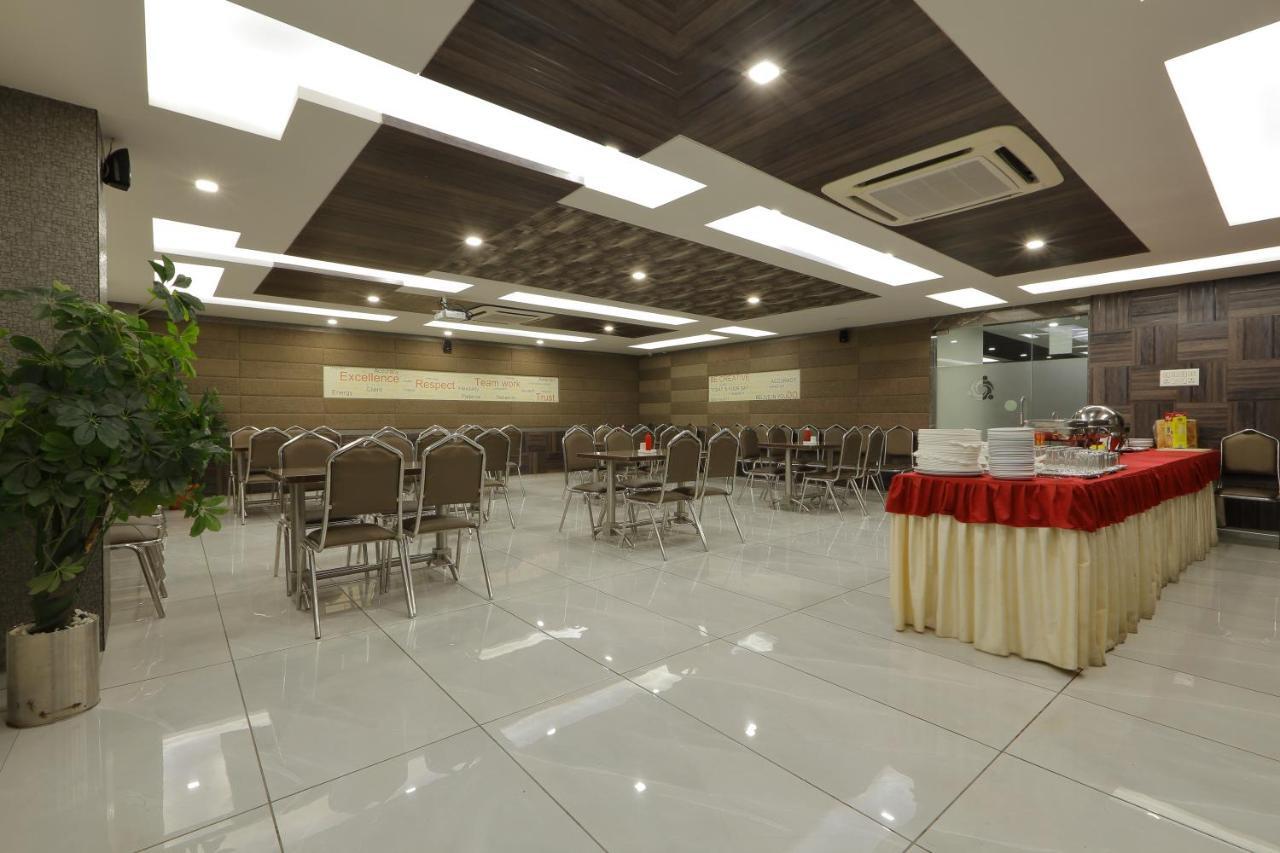 Hotel Unity Ахмедабад Екстериор снимка