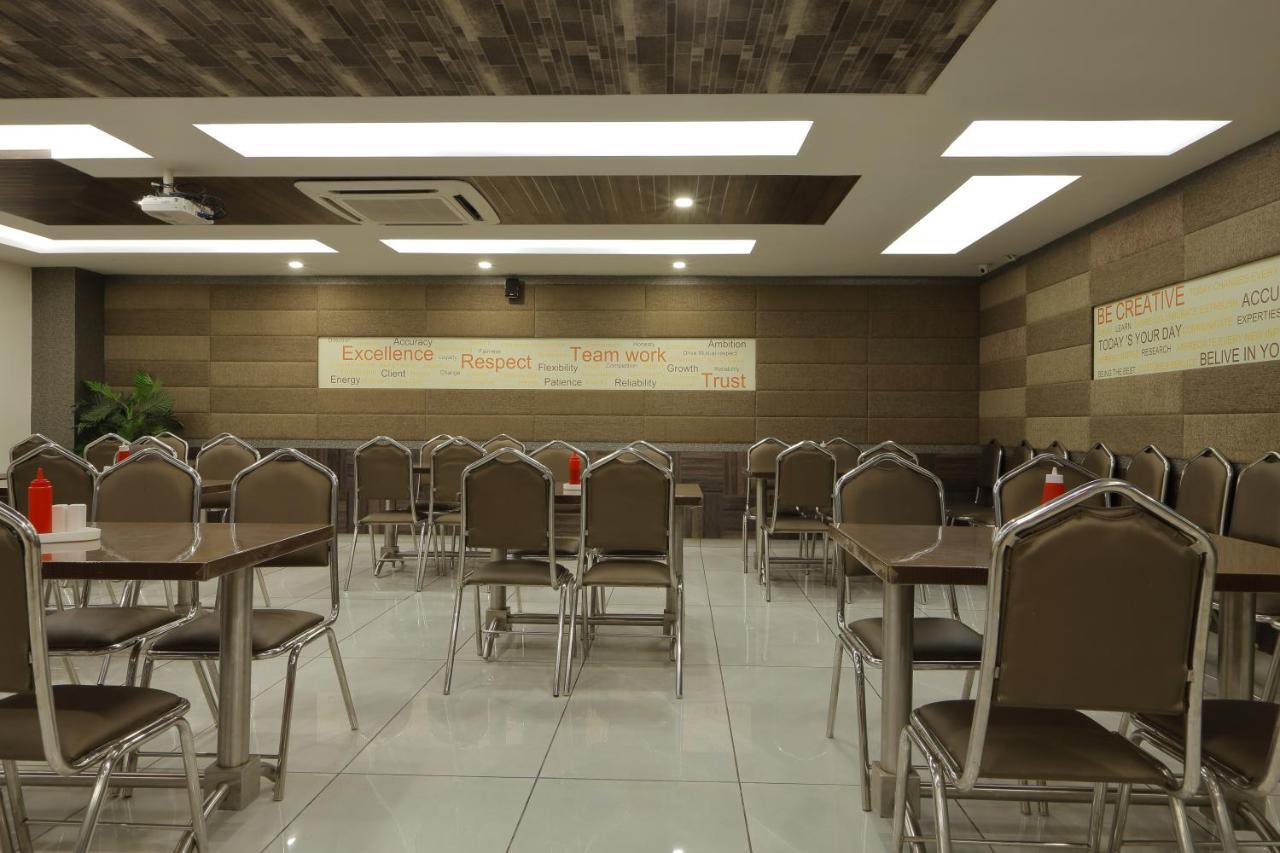 Hotel Unity Ахмедабад Екстериор снимка