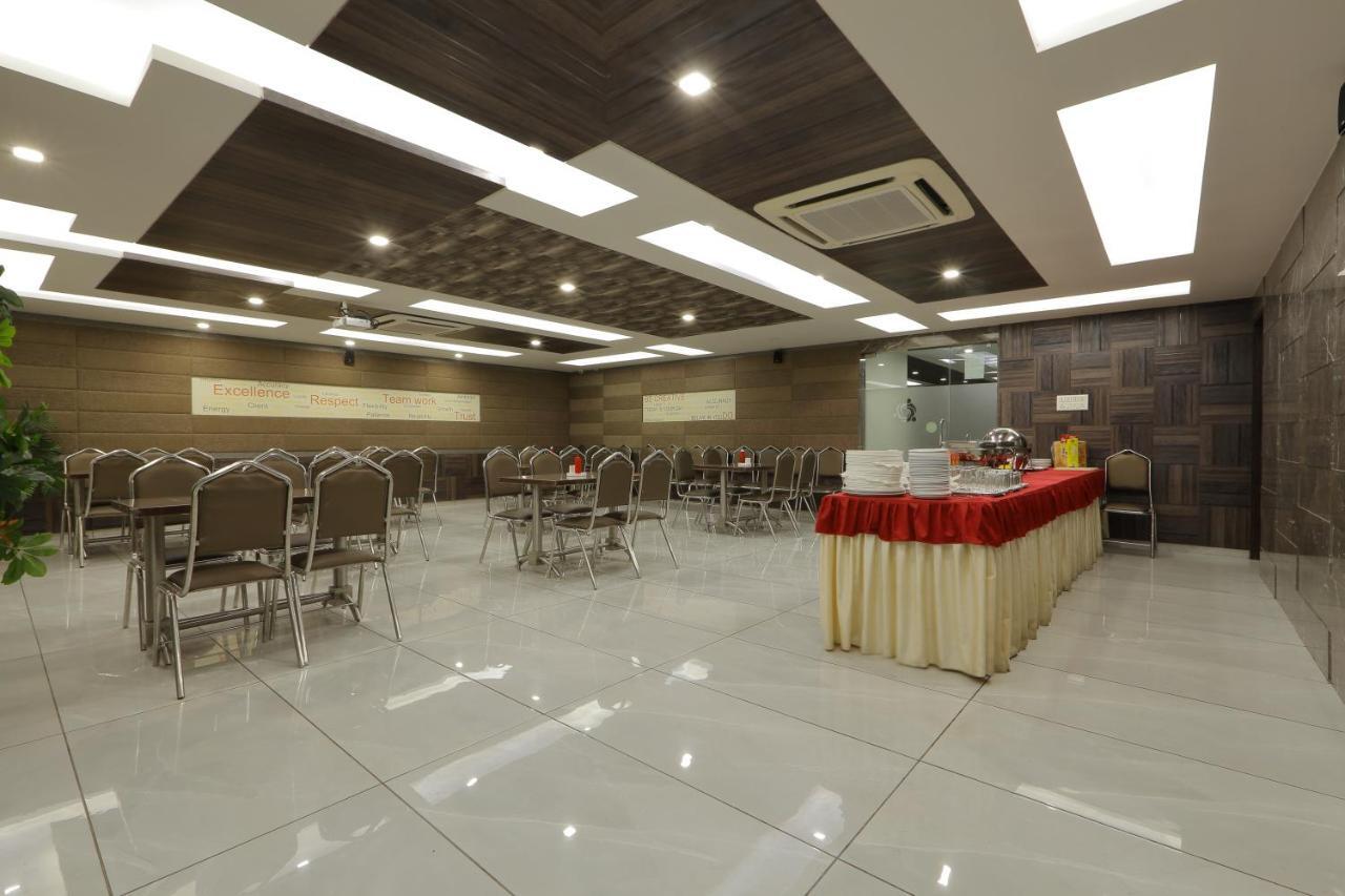 Hotel Unity Ахмедабад Екстериор снимка