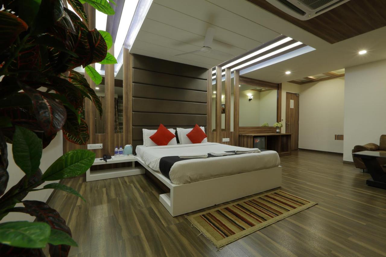 Hotel Unity Ахмедабад Екстериор снимка