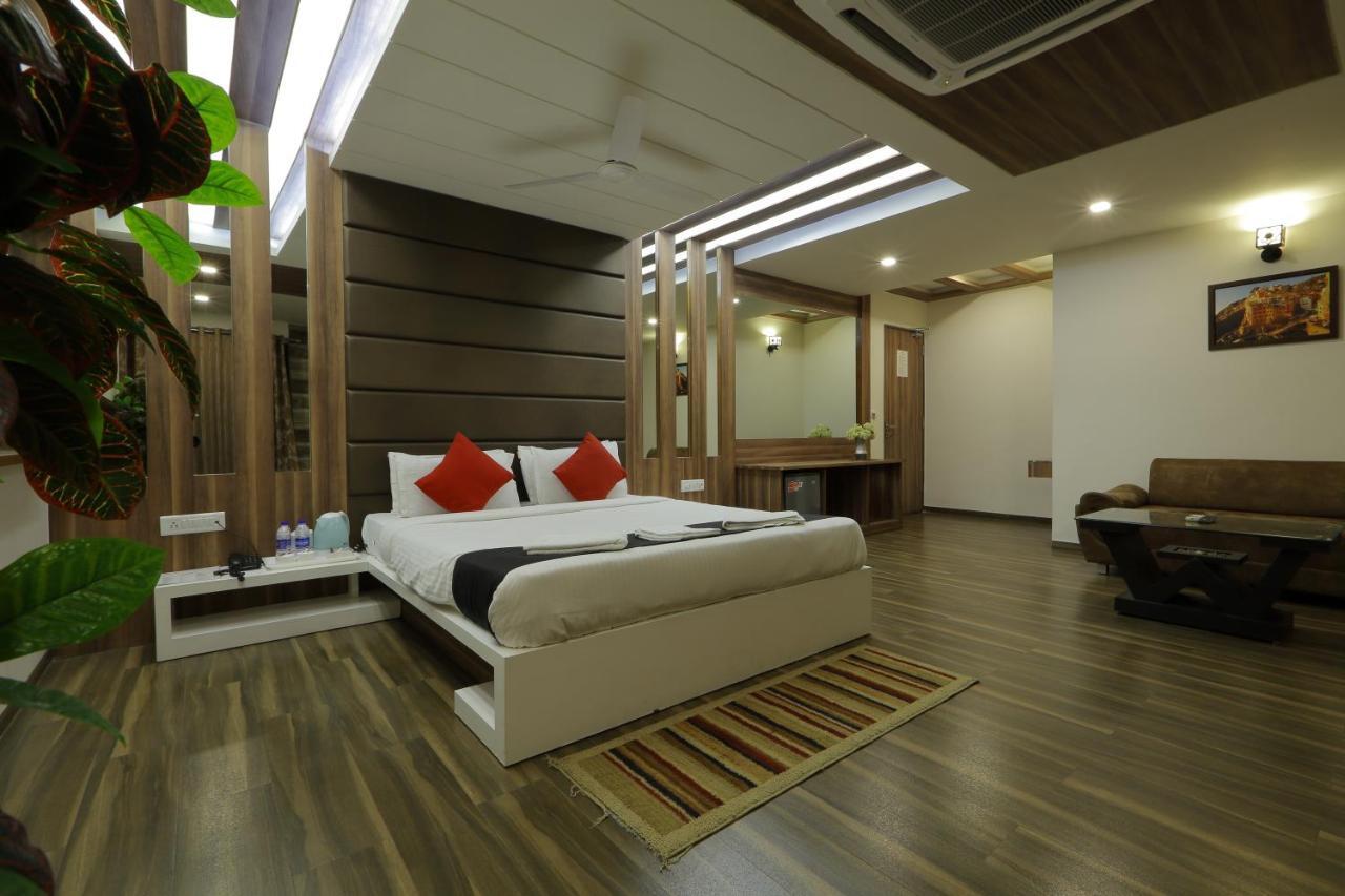 Hotel Unity Ахмедабад Екстериор снимка